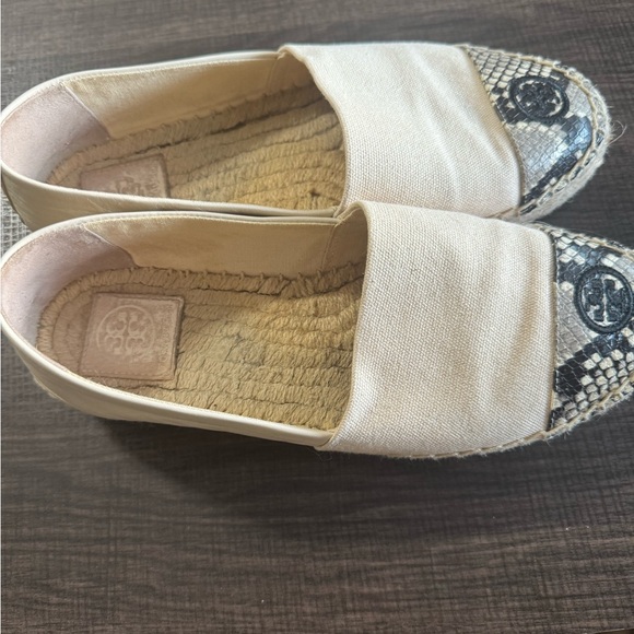 Tory Burch Cream and Black Espadrilles with Decorative Pattern - Picture 4 of 6